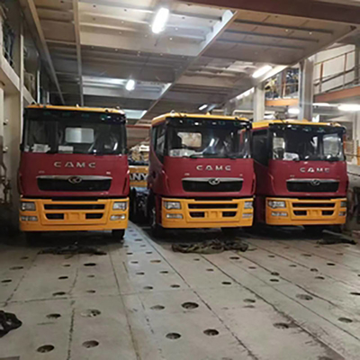 Des agents de dédouanement du fret maritime de Chine vers l'Indonésie